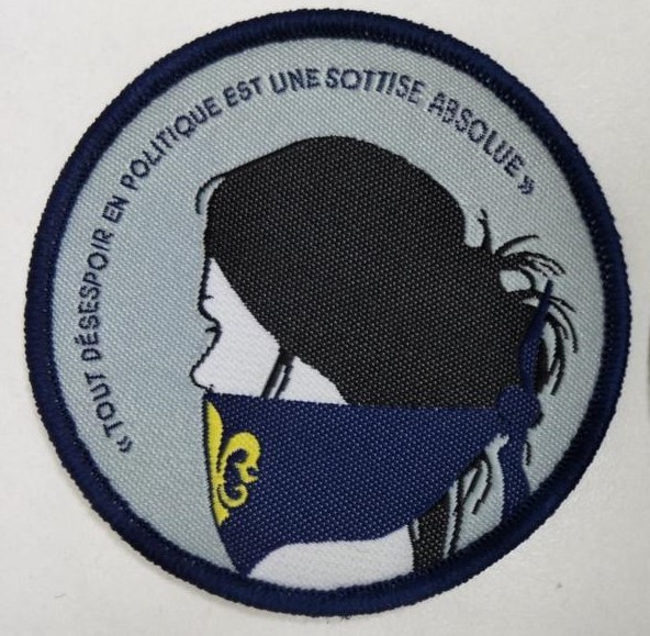 Écusson brodé, Tout désespoir en politique est une sottise absolue